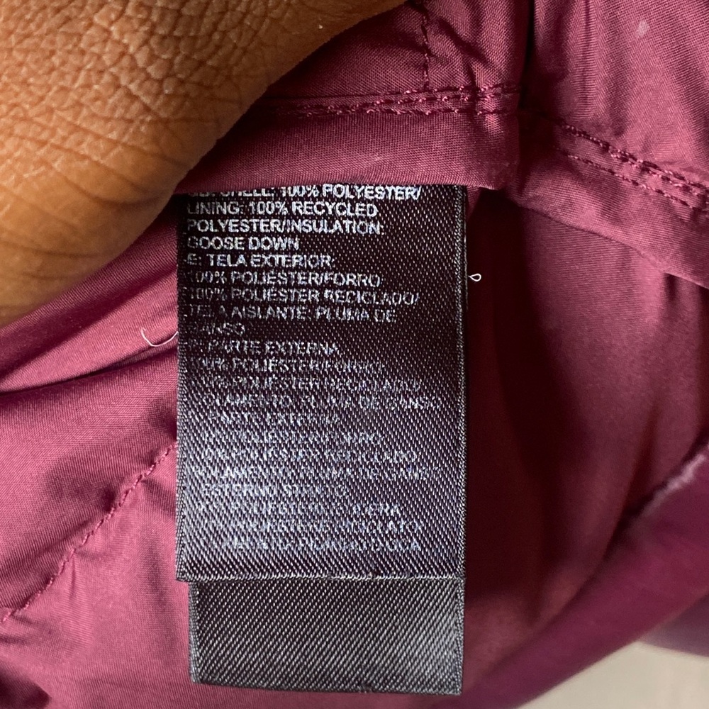 The North Face Women's Burgundy Puffer Jacket - Picture 6 of 8
